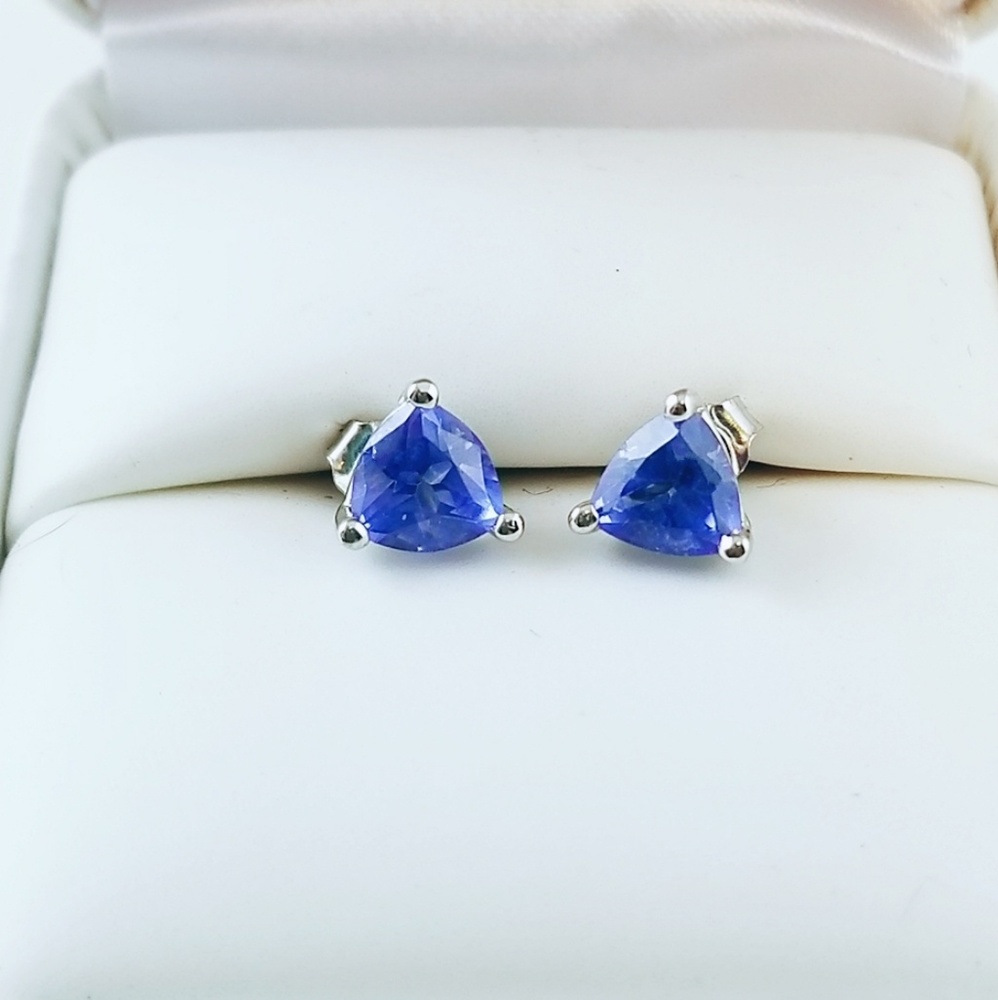 Trillium Cut Tanzanite Stud Earrings in 14kt WG